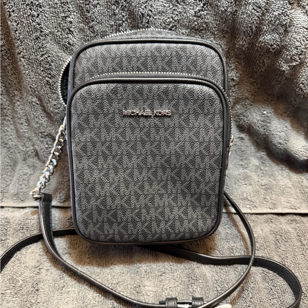 Michael Kors Jet Set Travel medium logo crossbody bag in black - NWOT